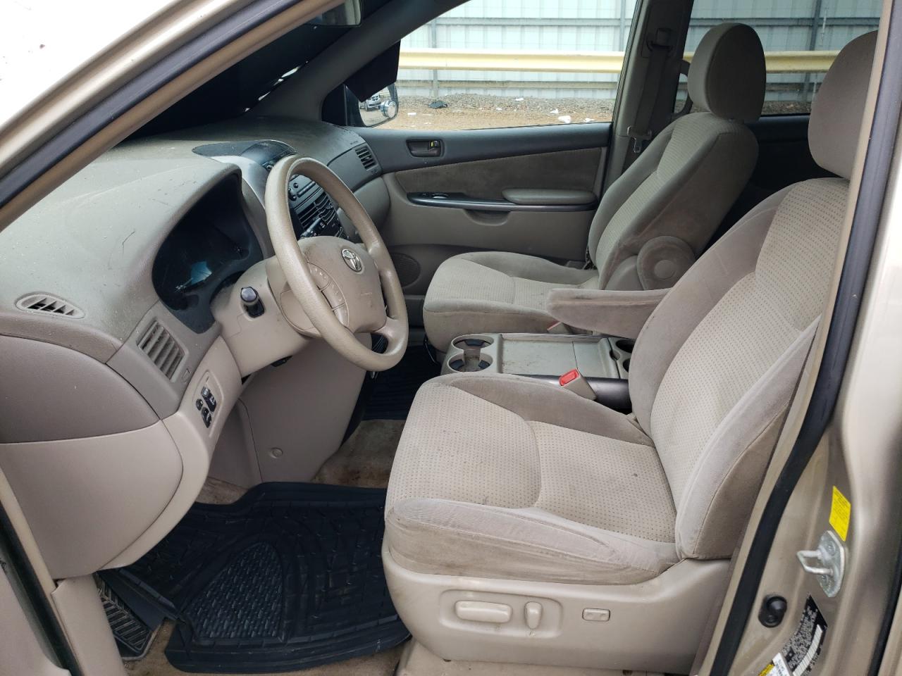 Toyota Sienna Ce Image 5