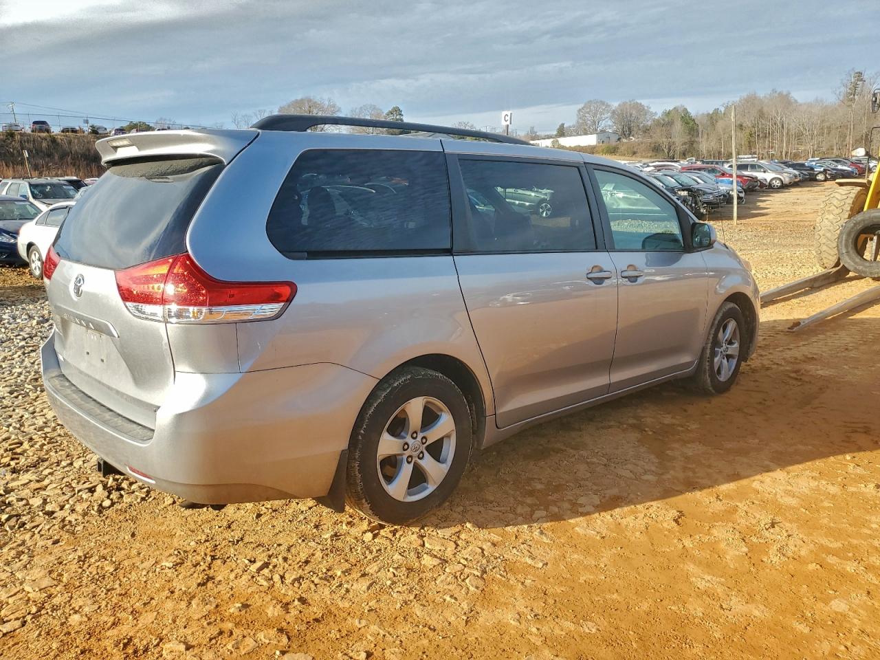Toyota Sienna Le Image 7