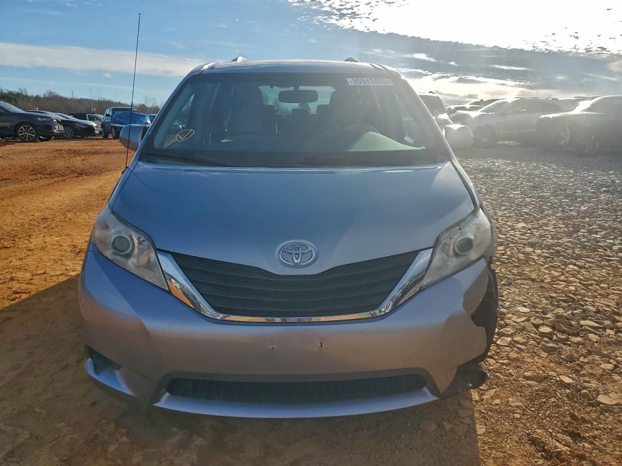 Toyota Sienna Le Image 10