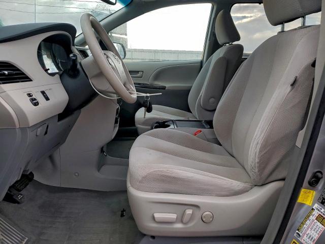 Toyota Sienna Le Image 5