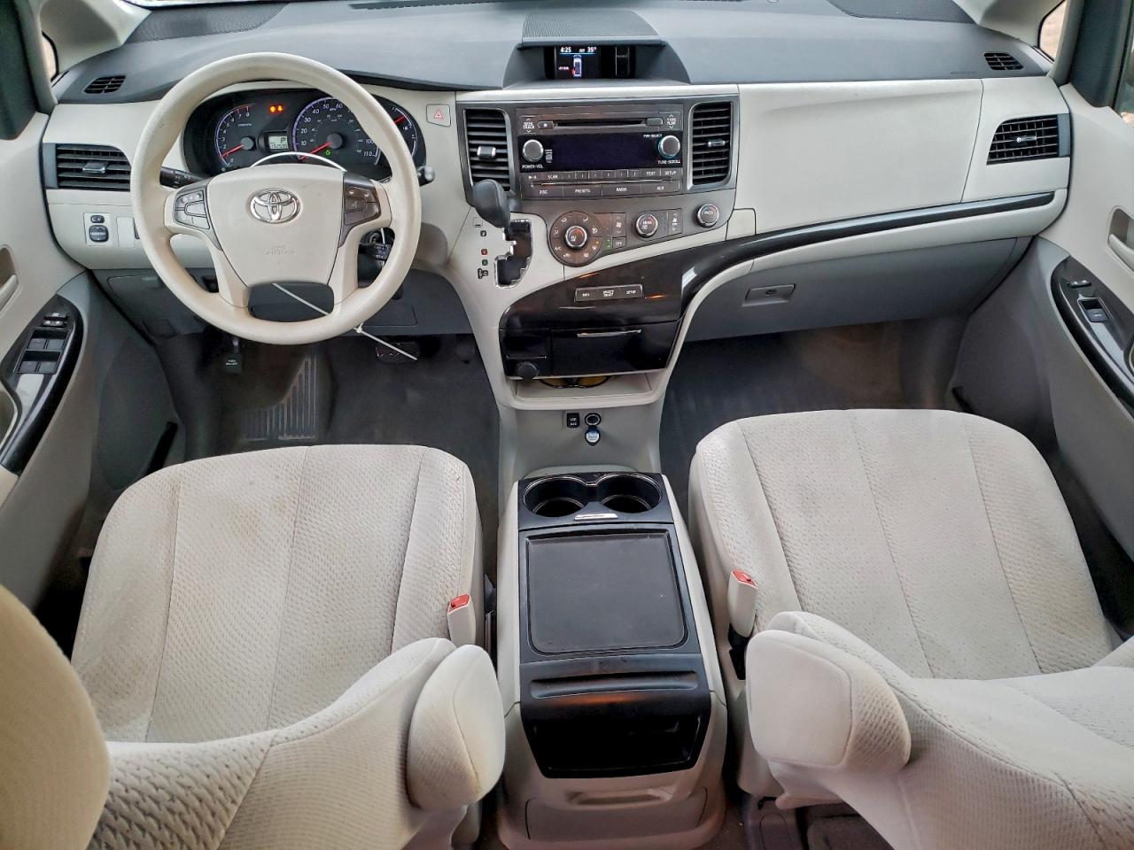 Toyota Sienna Le Image 9