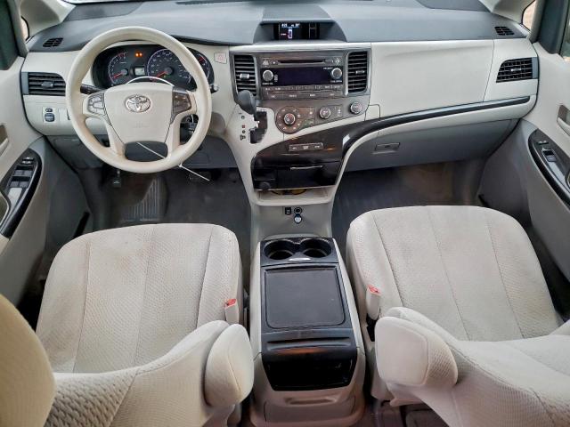 Toyota Sienna Le Image 9