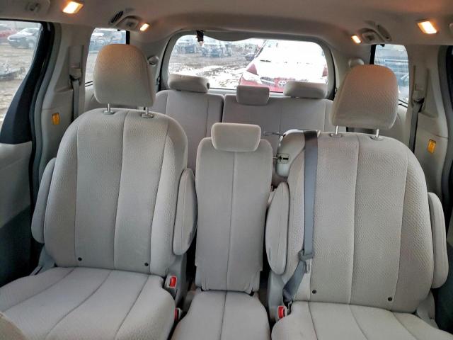 Toyota Sienna Le Image 12