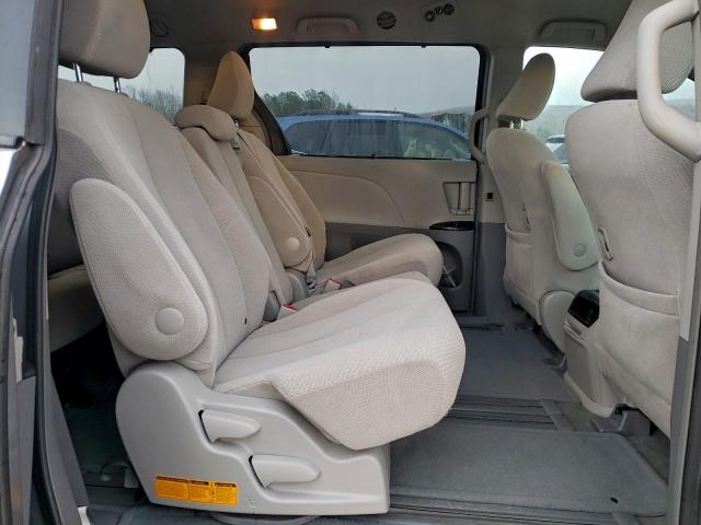 Toyota Sienna Le Image 4