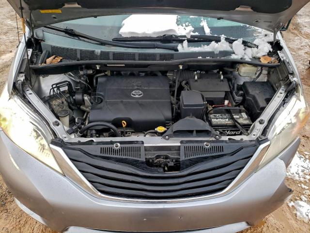 Toyota Sienna Le Image 8