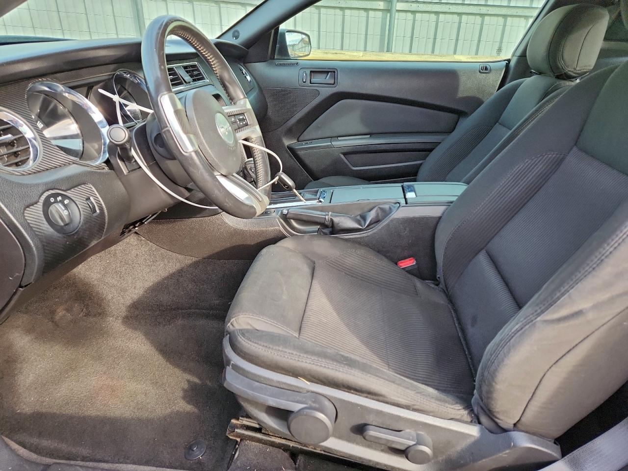 Ford Mustang Image 2