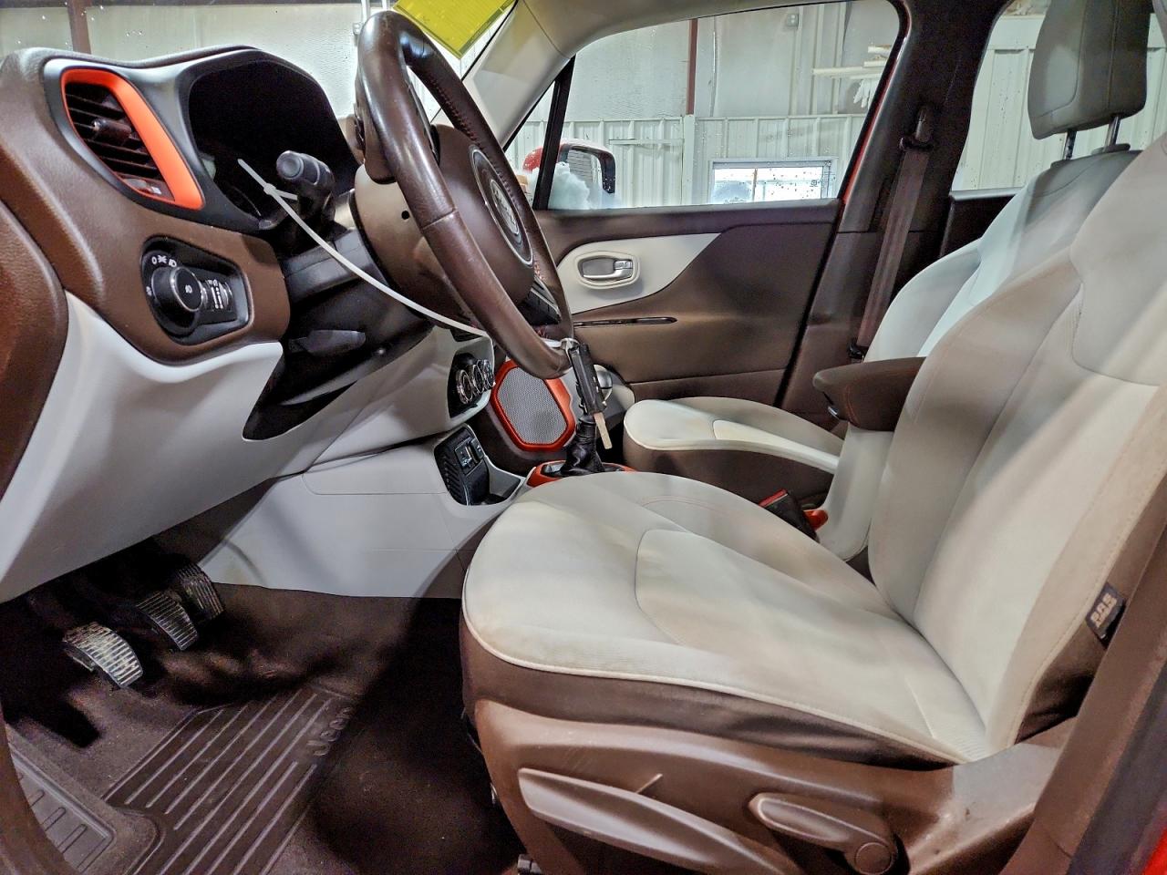 Jeep Renegade Latitude Image 11