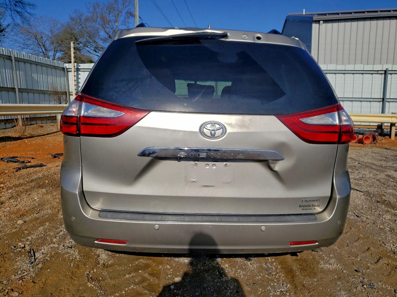 Toyota Sienna Xle Image 3