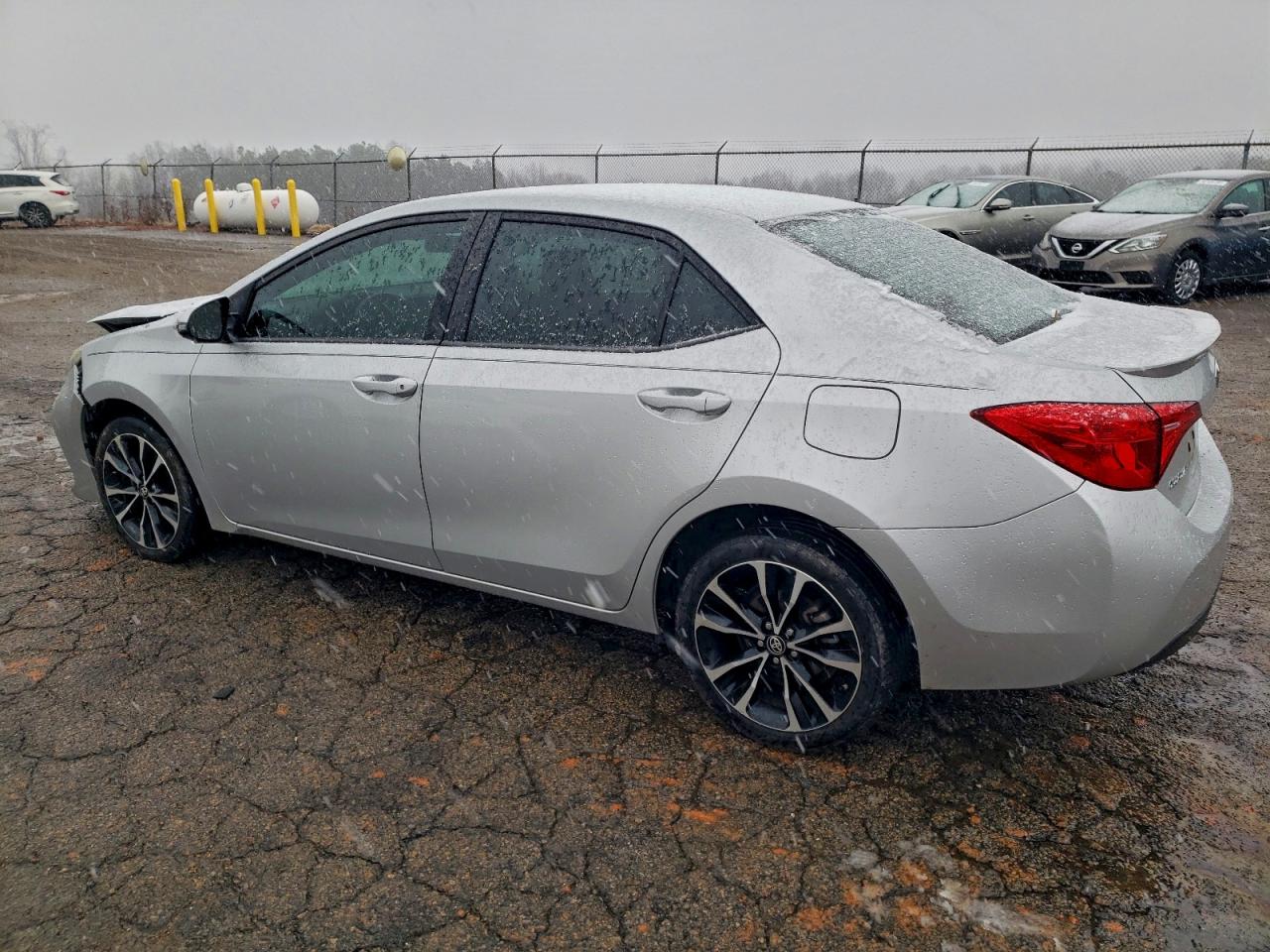 Toyota Corolla L Image 9