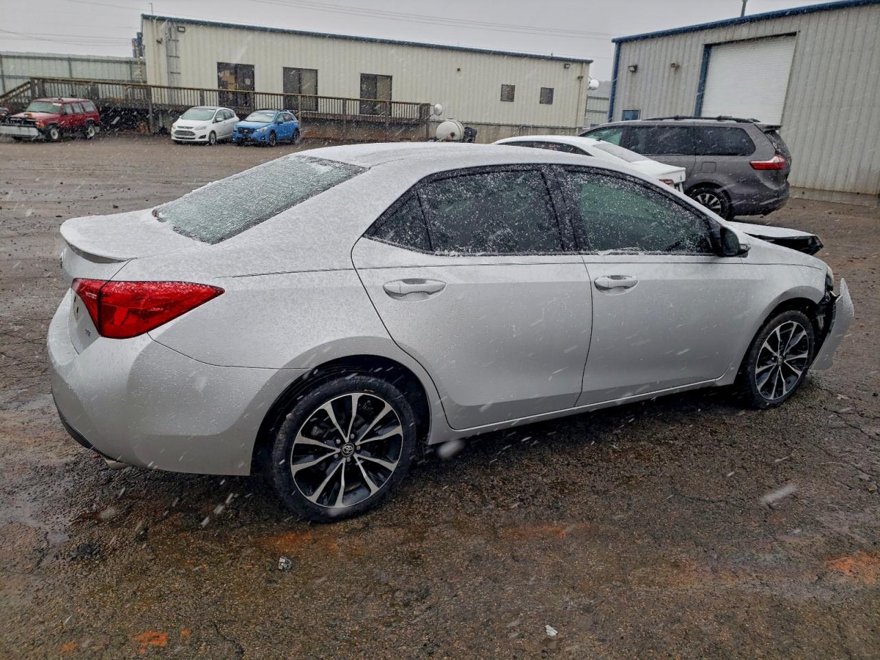 Toyota Corolla L Image 8