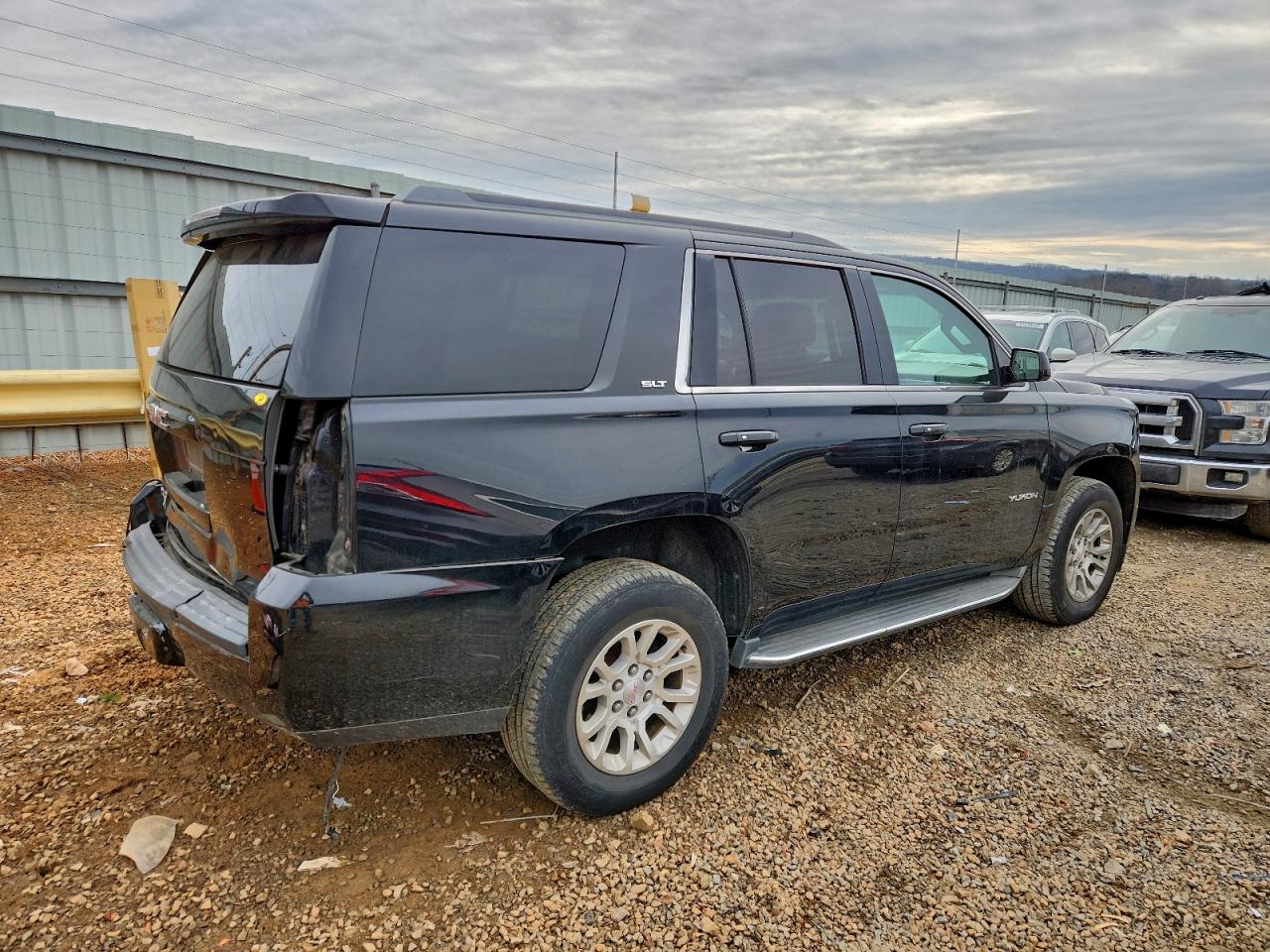 GMC Yukon Slt Image 2