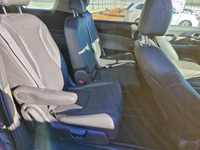 Kia Carnival Lx Image 5