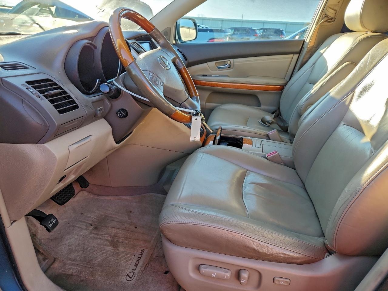 Lexus RX 330 Image 2