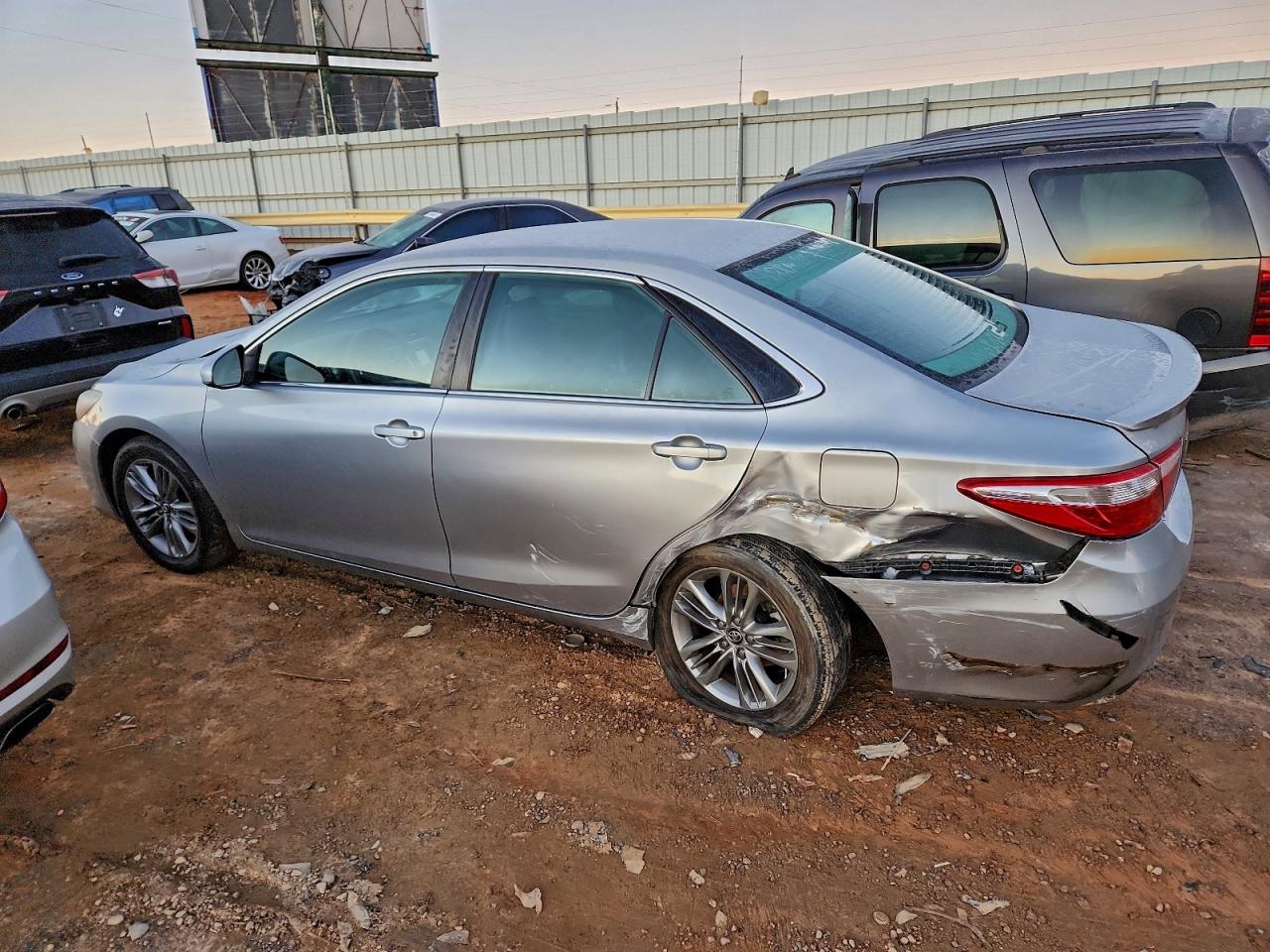Toyota Camry Le Image 3