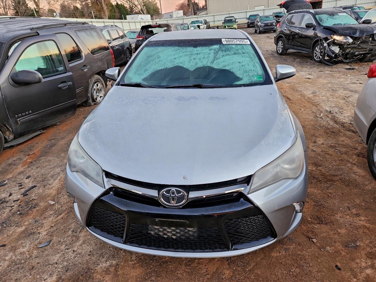 Toyota Camry Le Image 4