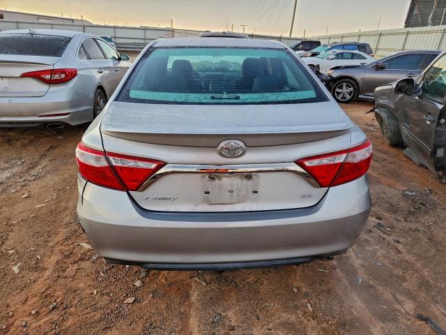 Toyota Camry Le Image 9
