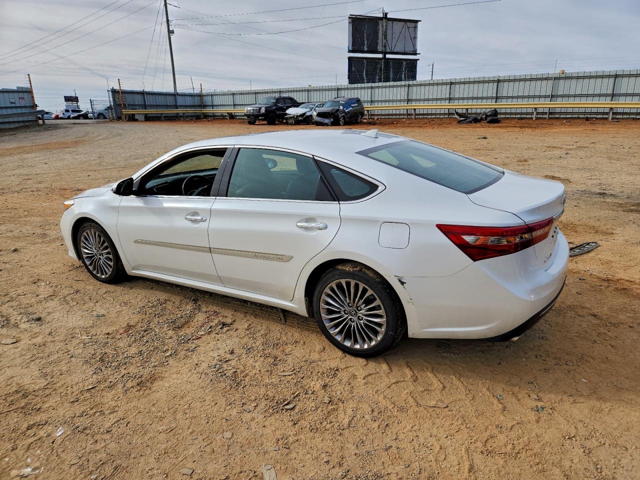 Toyota Avalon Xle Image 6