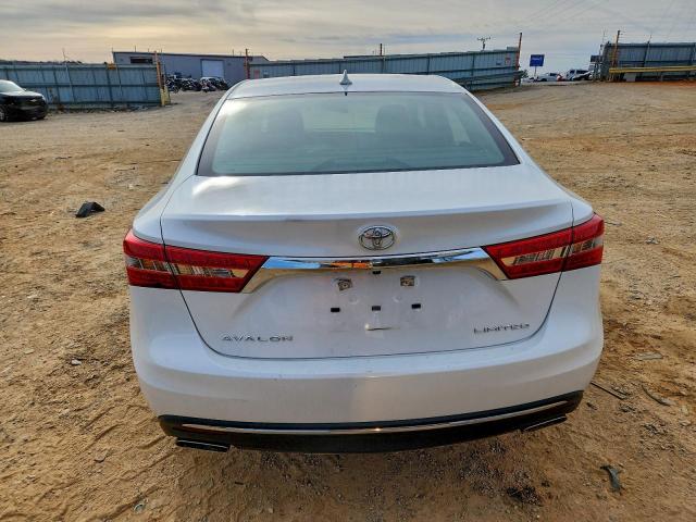 Toyota Avalon Xle Image 3