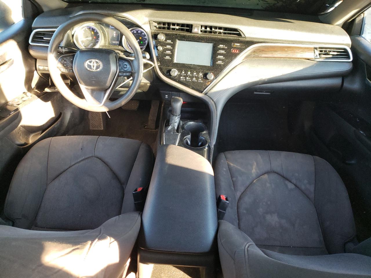 Toyota Camry L Image 7