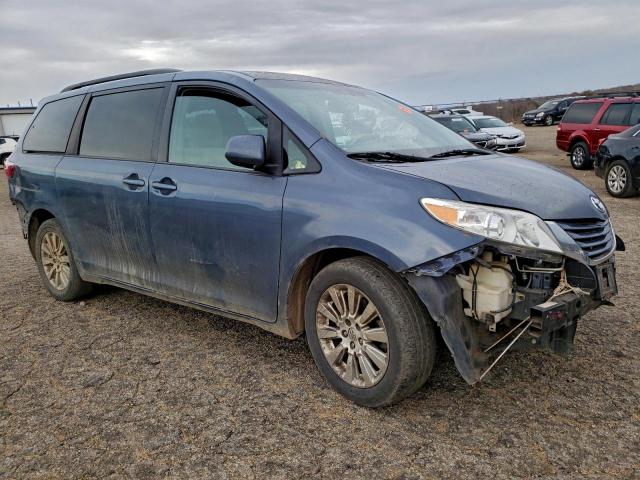 Toyota Sienna Le Image 3