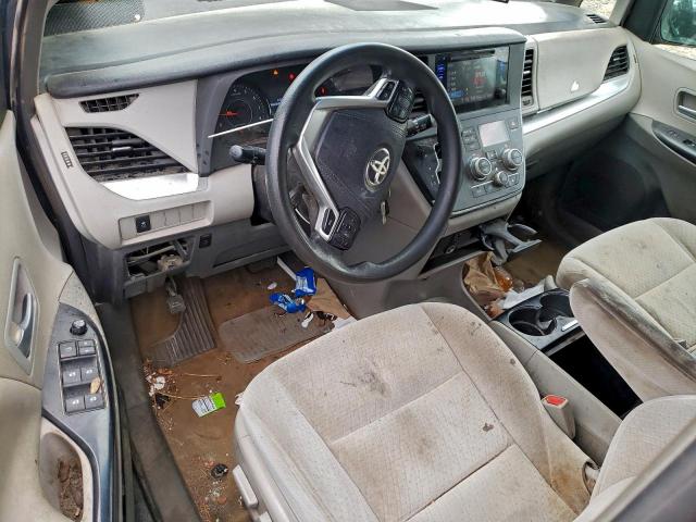 Toyota Sienna Le Image 9