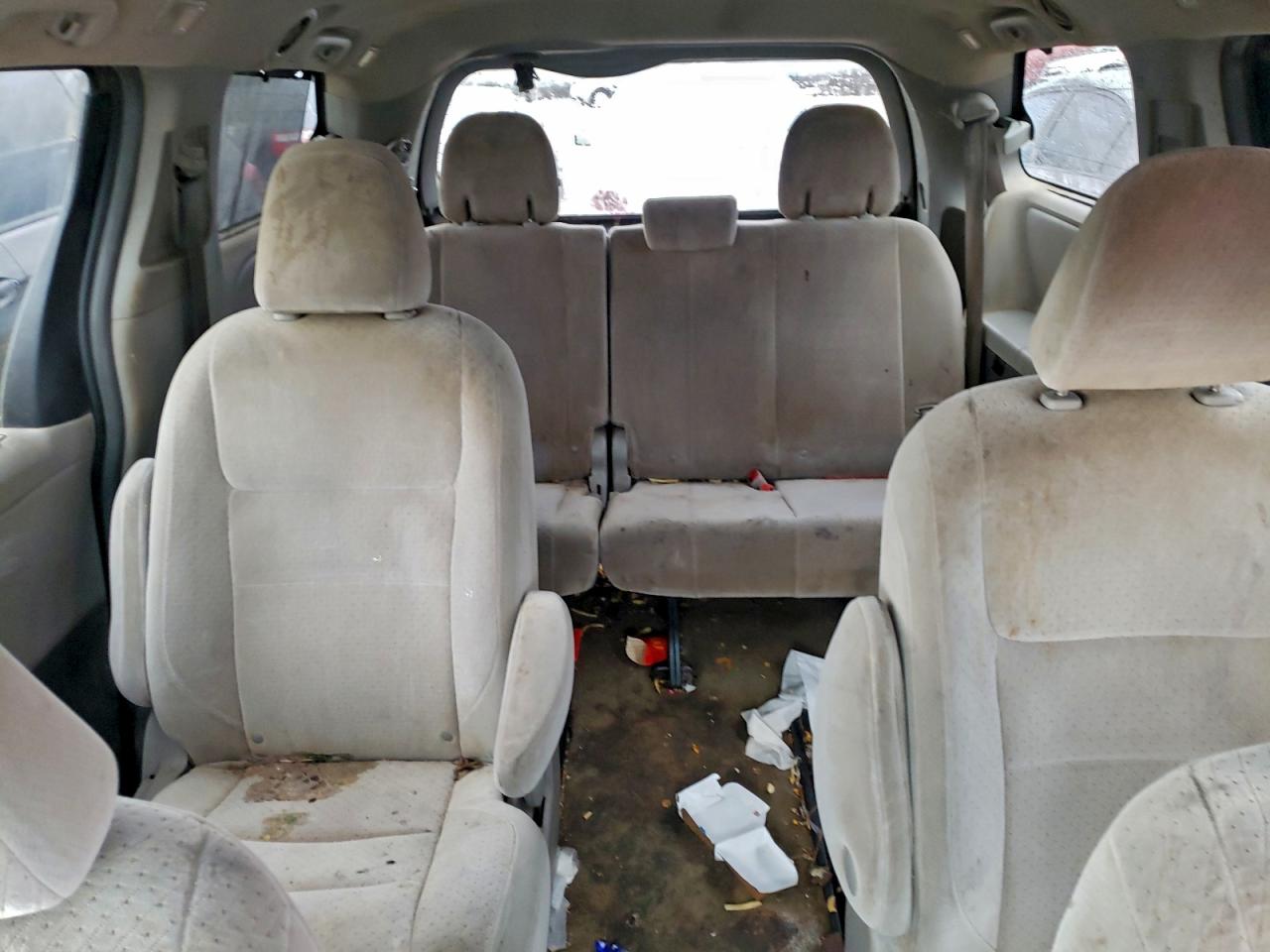 Toyota Sienna Le Image 8