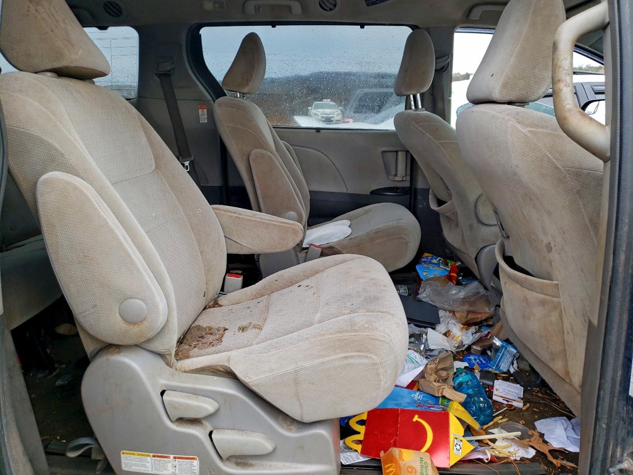 Toyota Sienna Le Image 7