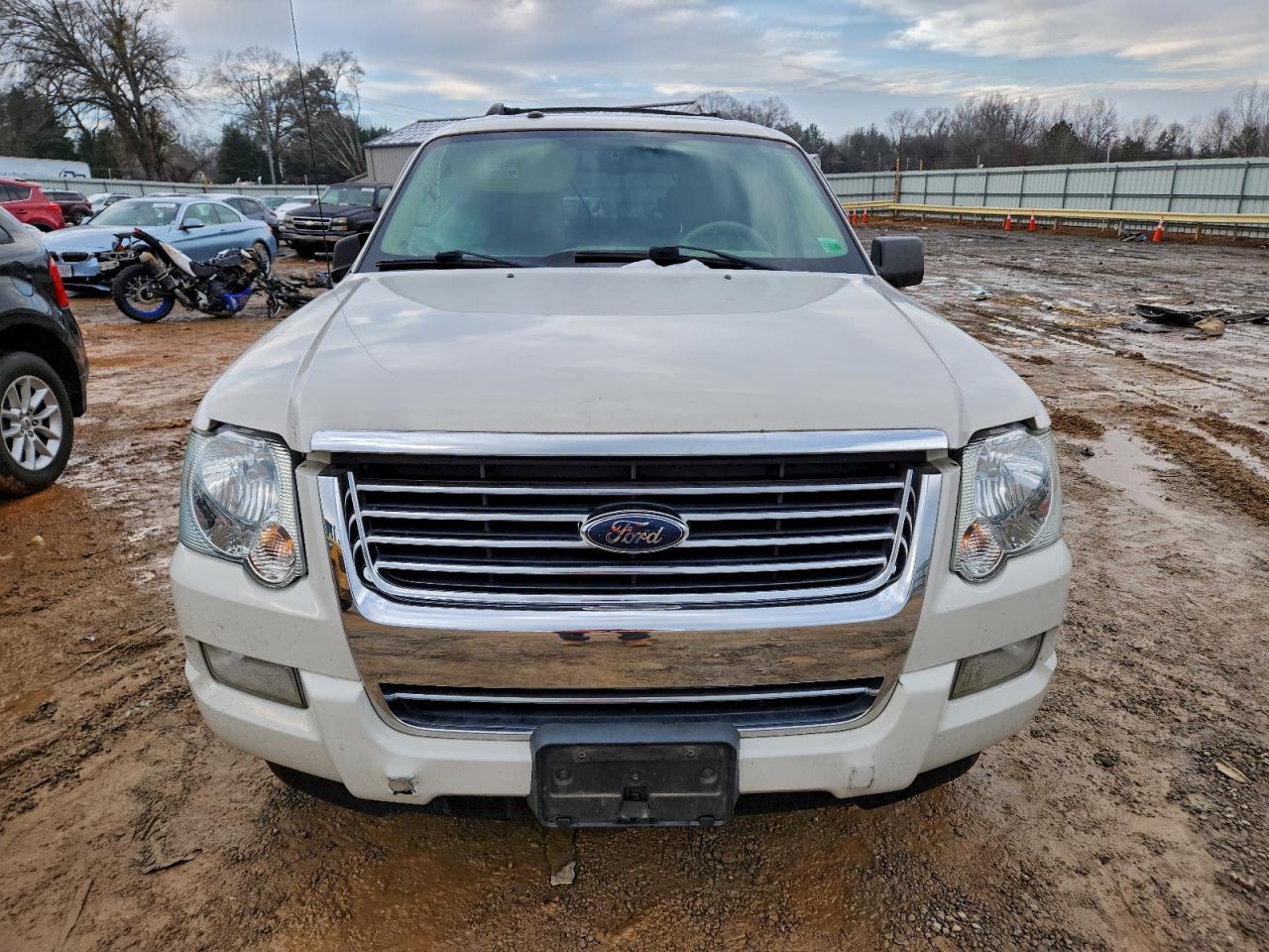 Ford Explorer Xlt Image 2