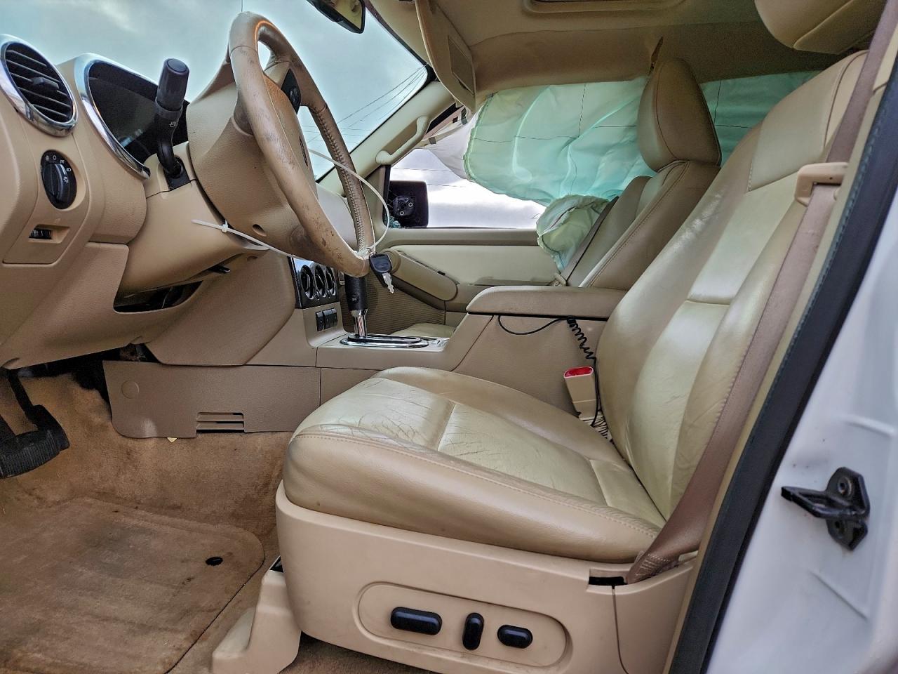 Ford Explorer Xlt Image 6