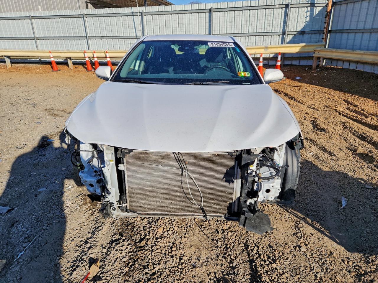 Toyota Camry Le Image 12