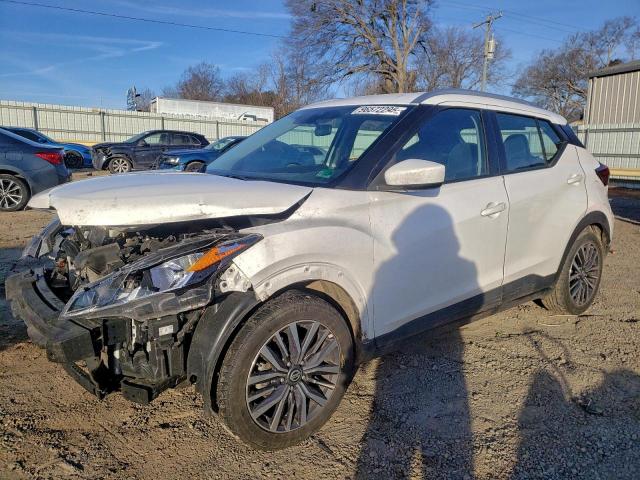  Salvage Nissan Kicks