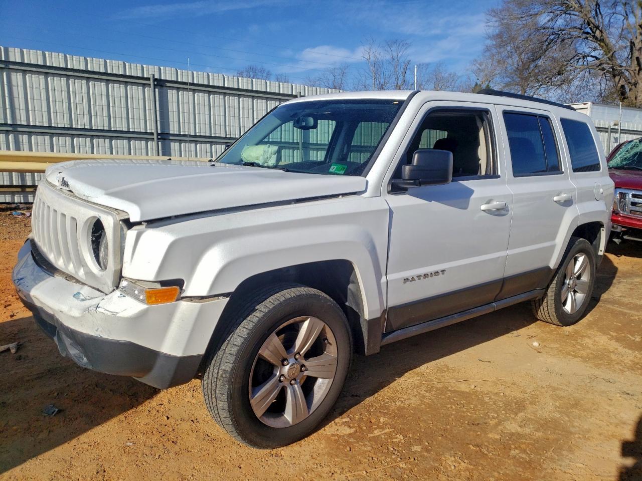 Jeep Patriot Latitude Image 1