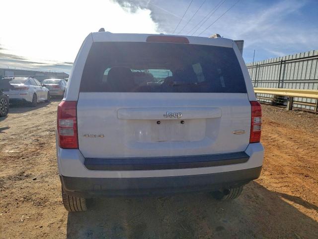 Jeep Patriot Latitude Image 2