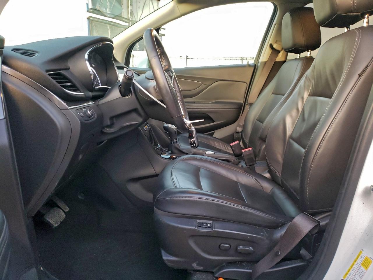 Buick Encore Essence Image 2