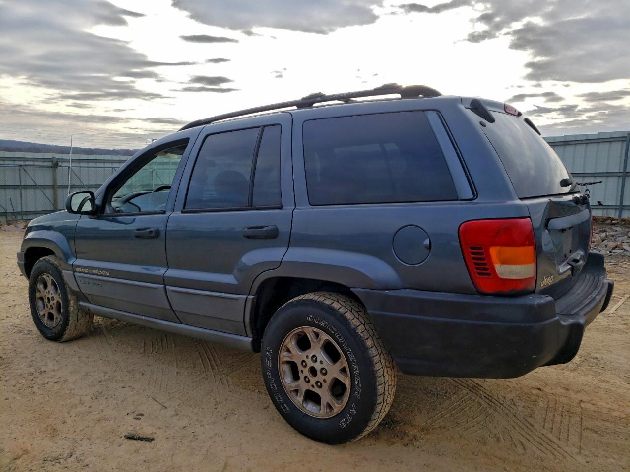 Jeep Grand Cherokee Laredo Image 12