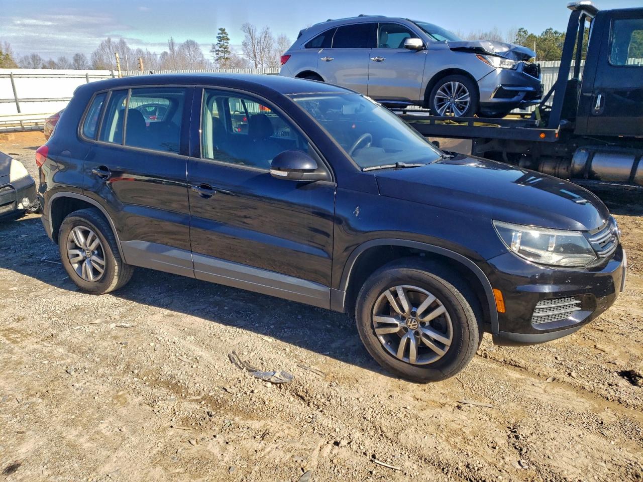 Volkswagen Tiguan S Image 11