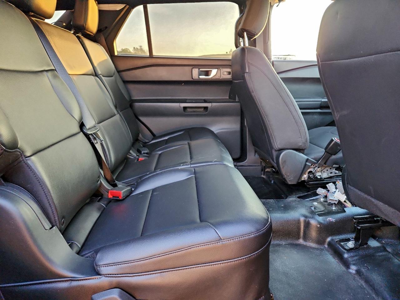 Ford Explorer Police Interceptor Image 12