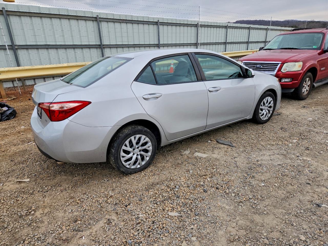 Toyota Corolla L Image 3