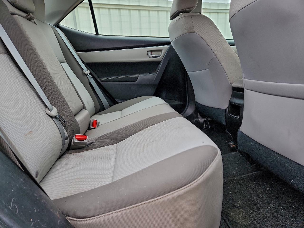 Toyota Corolla L Image 11