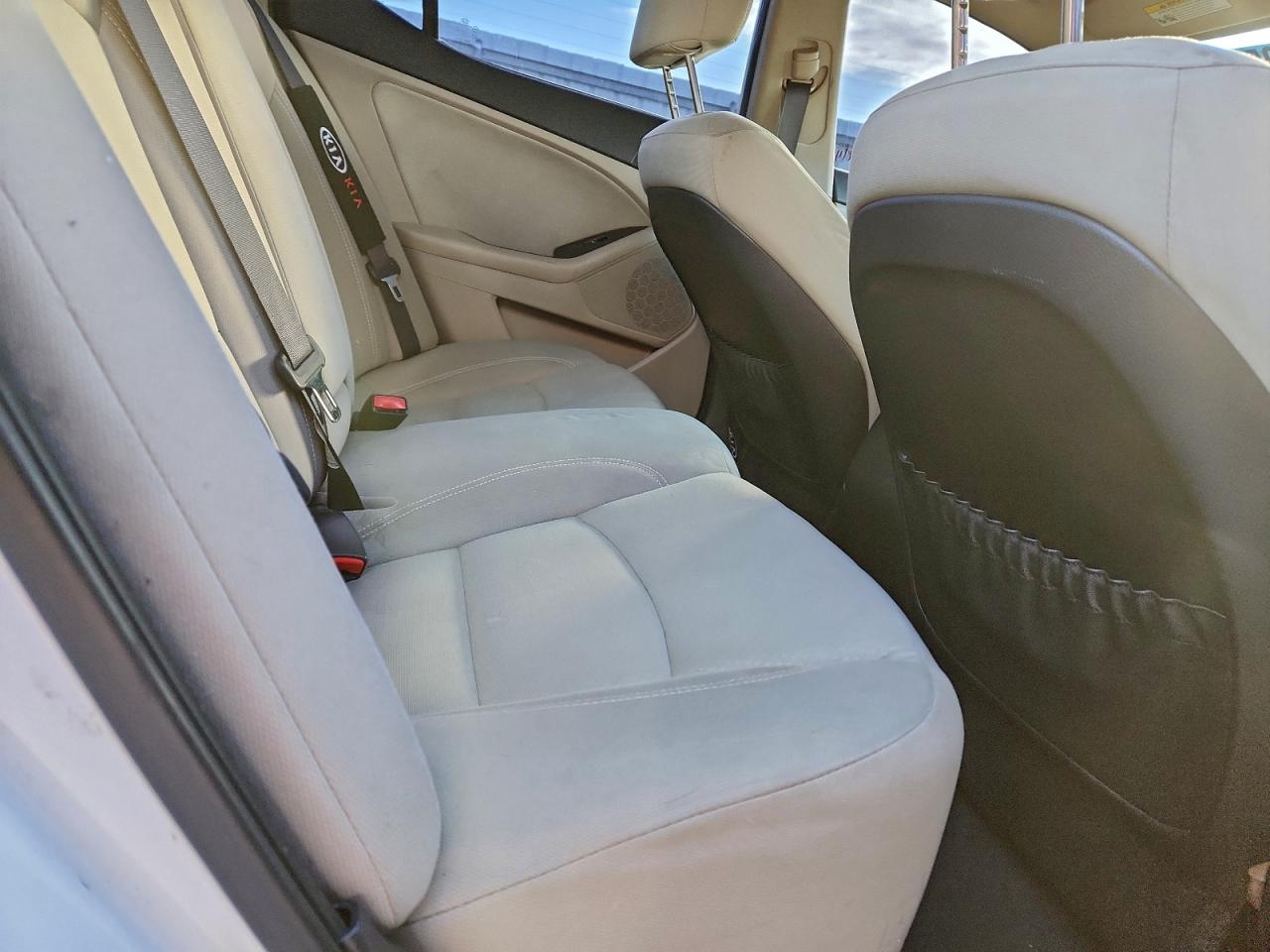 Kia Optima Lx Image 8