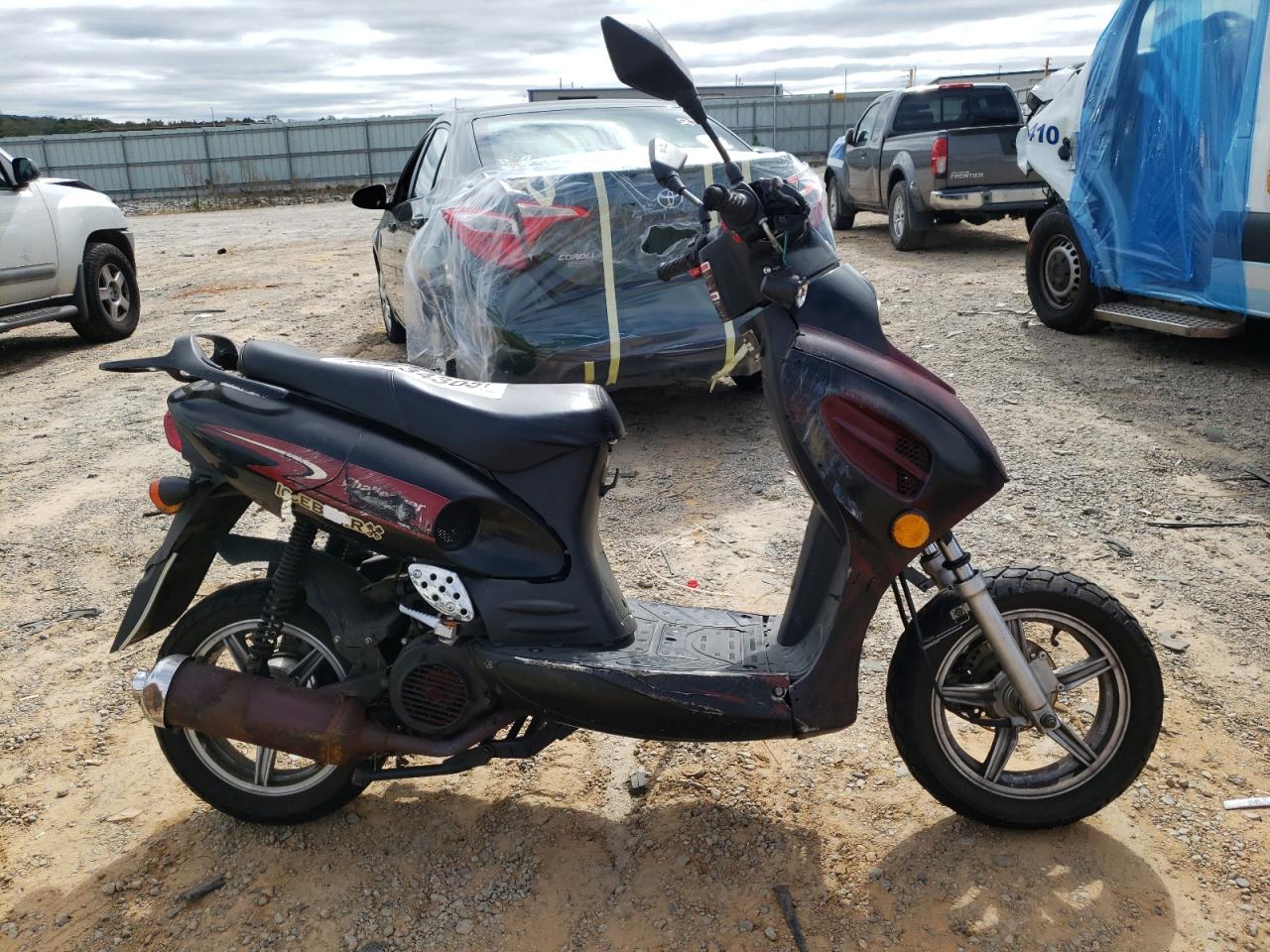 Huzh Scooter Image 1