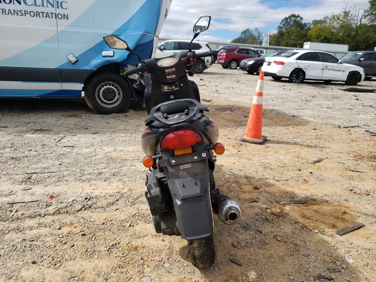 Huzh Scooter Image 4