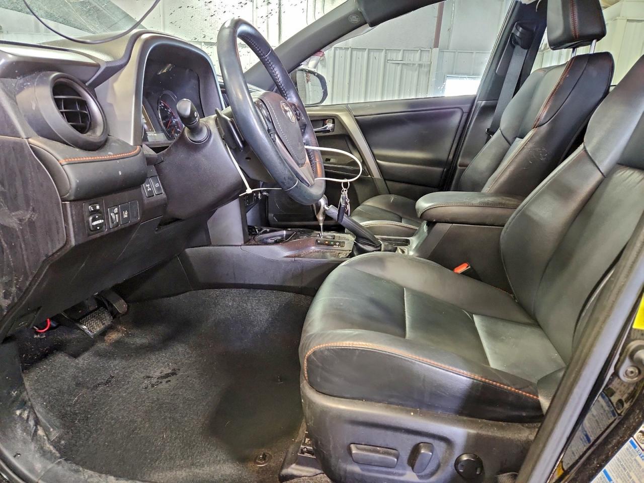 Toyota RAV4 Se Image 12