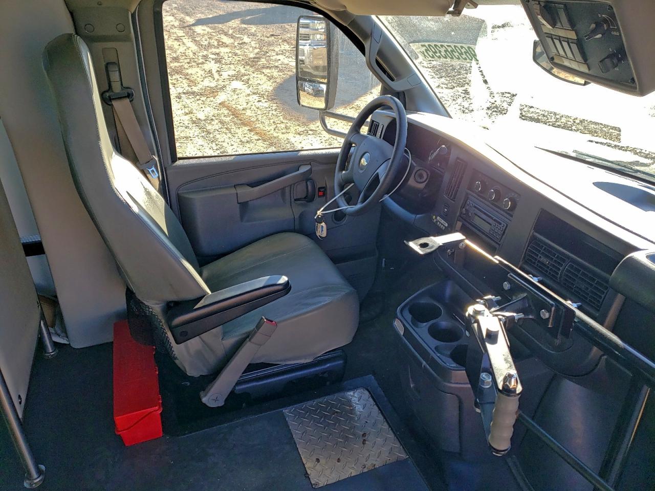 Chevrolet Express Image 3