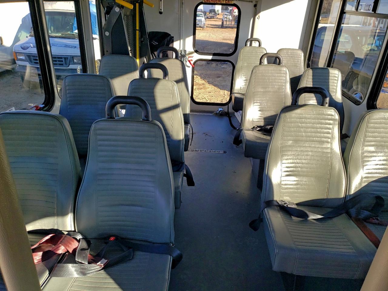 Chevrolet Express Image 9