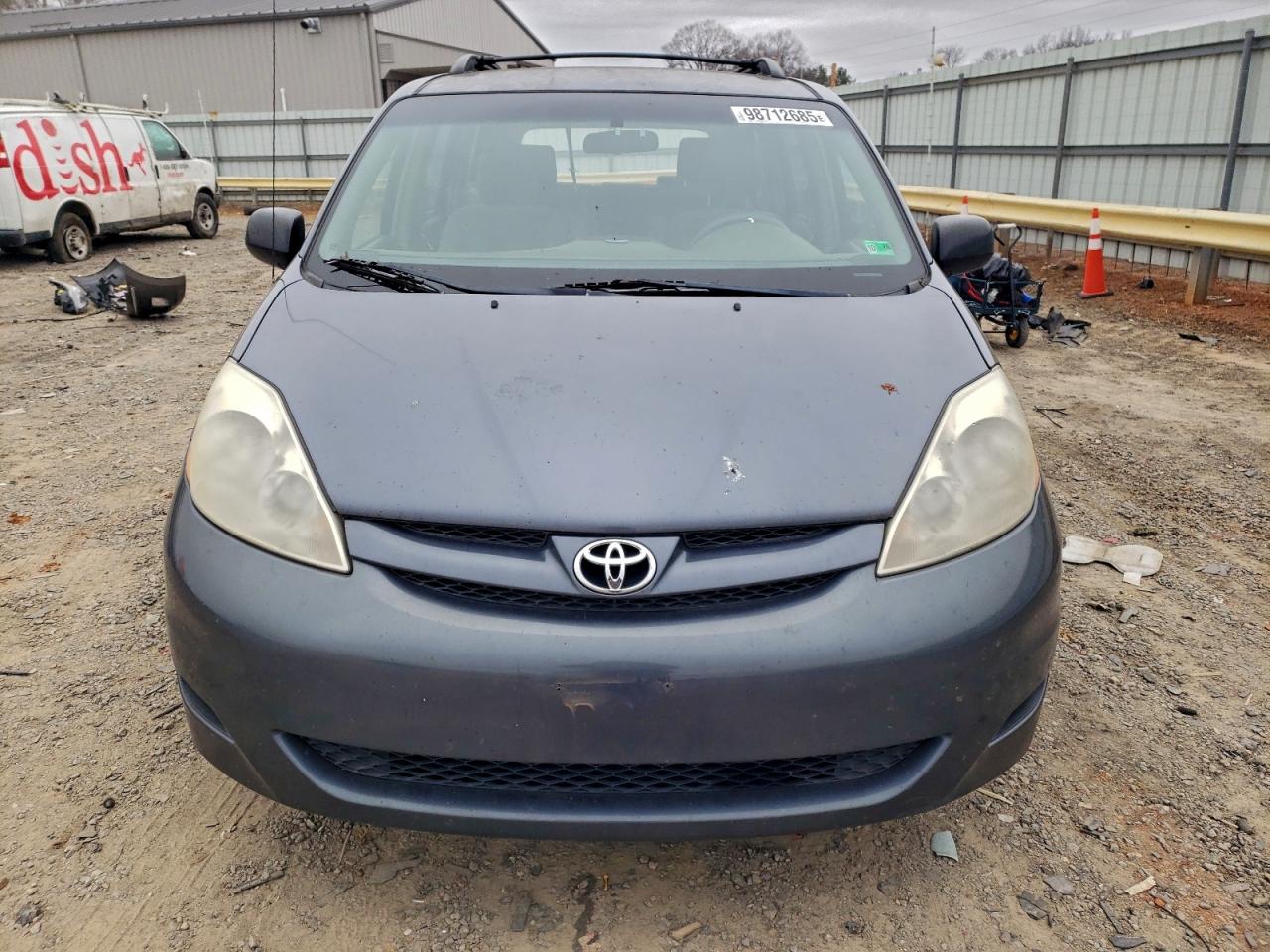 Toyota Sienna Ce Image 5
