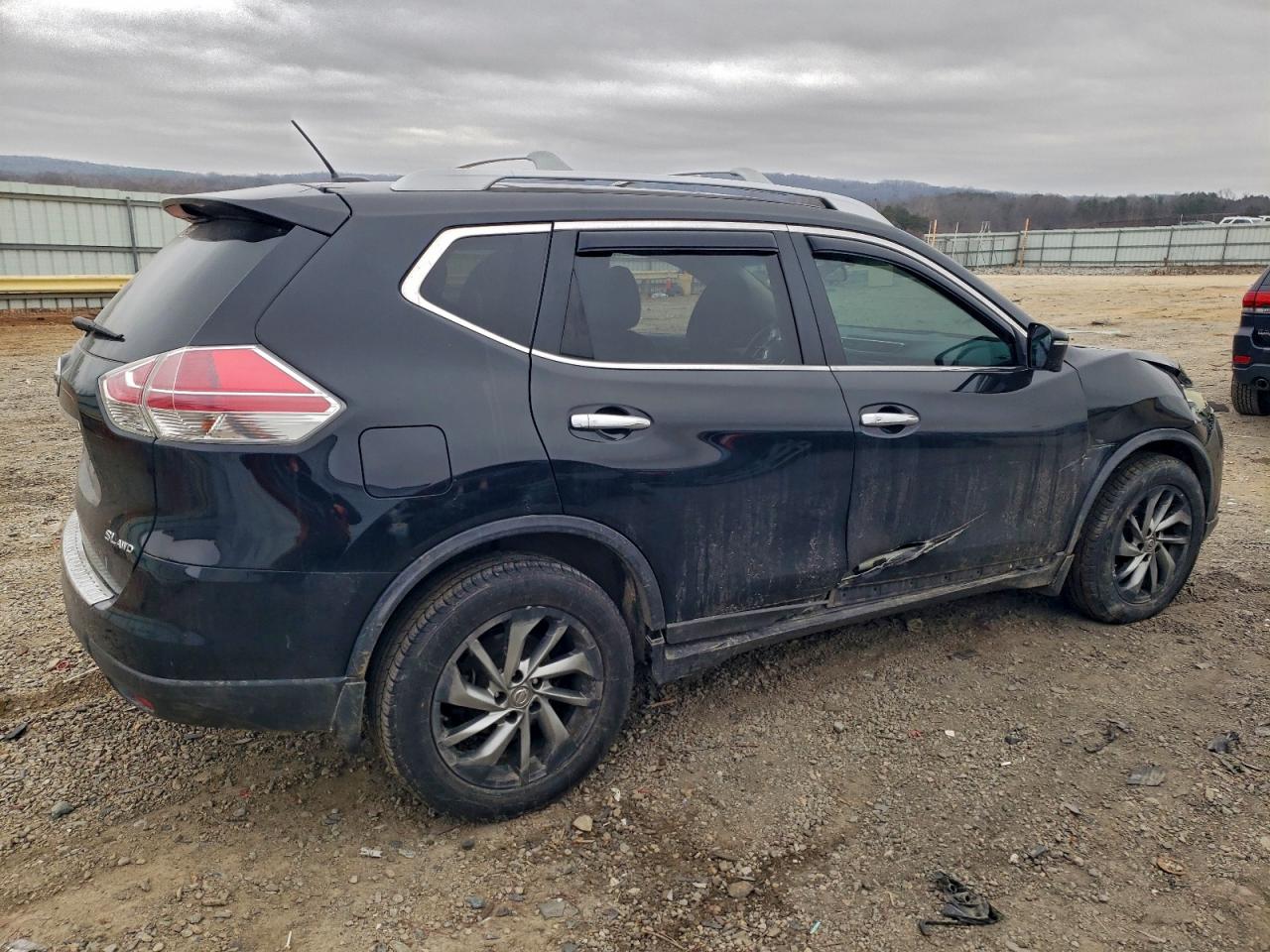 Nissan Rogue S Image 2