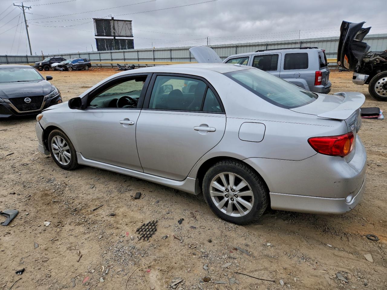 Toyota Corolla Base Image 3