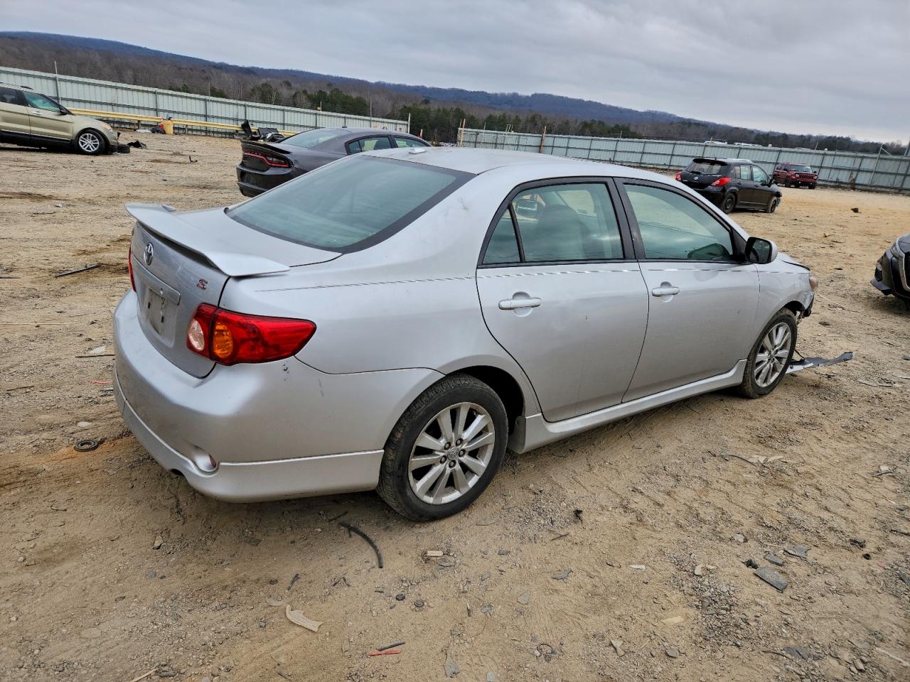 Toyota Corolla Base Image 10