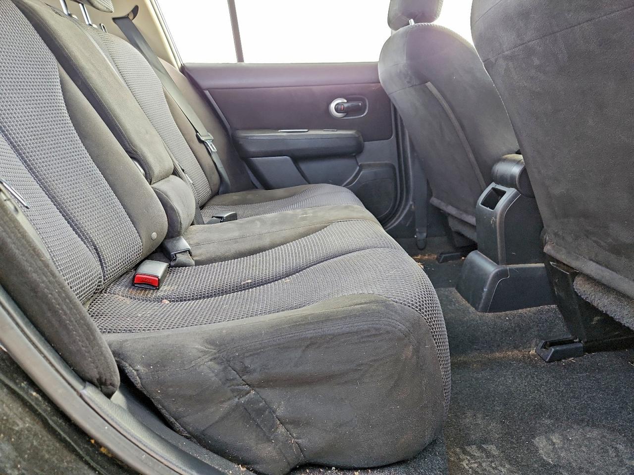 Nissan Versa S Image 11